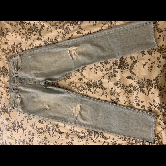 High wasted ripped faded wash Levi’s - Picture 1 of 5